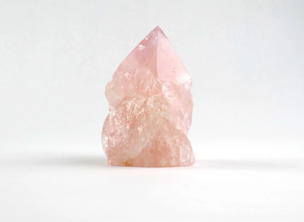 pink quartz crystal stone for meditation