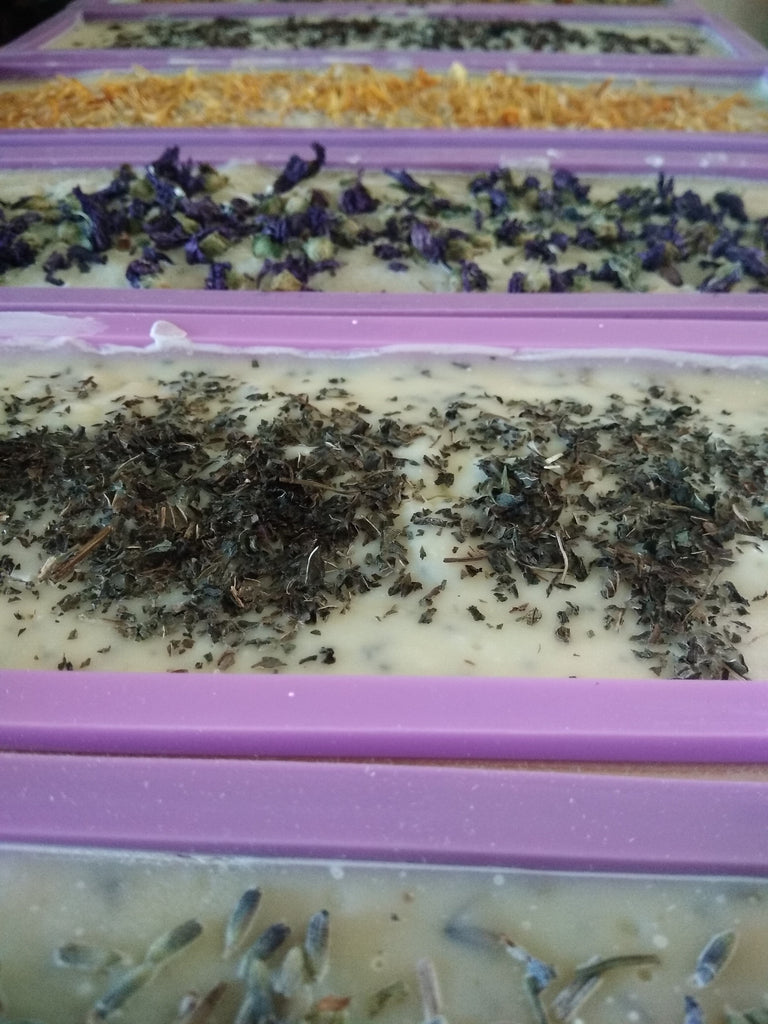 Organic Certified Solid Soap - Sandalwood with Shredded Comfrey Leaves 90g - Earthsenseorganics