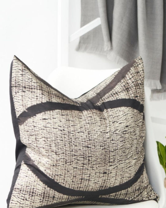 Arc Black Pillow 100% Silk